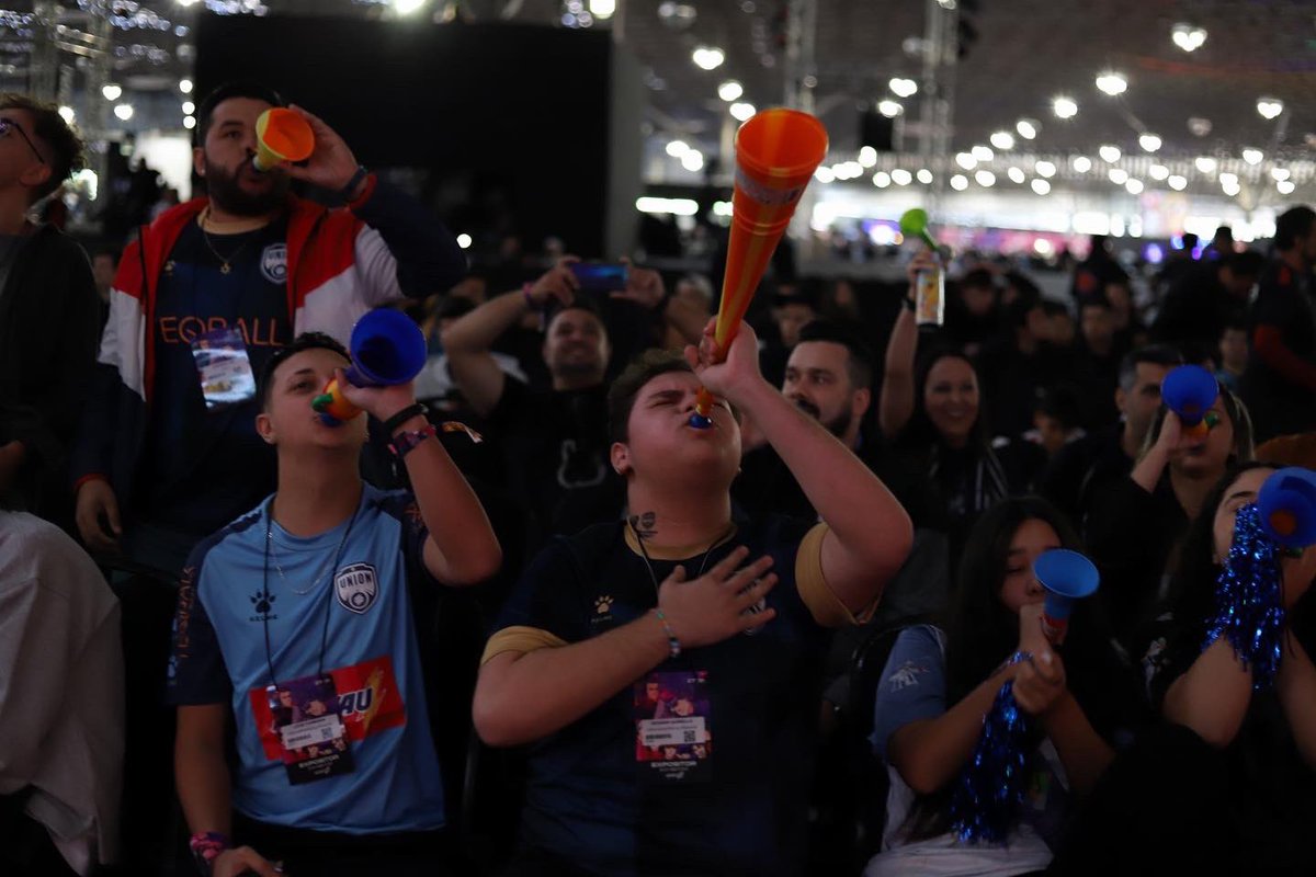 ucconx's tweet photo. Com direito a vuvuzela, a BEST entrou em clima de Copa do Mundo aqui no #UcconX 😂! Vem conferir algumas imagens de como foi o confronto! 
#UcconX23 https://t.co/JsmoSXpFe1