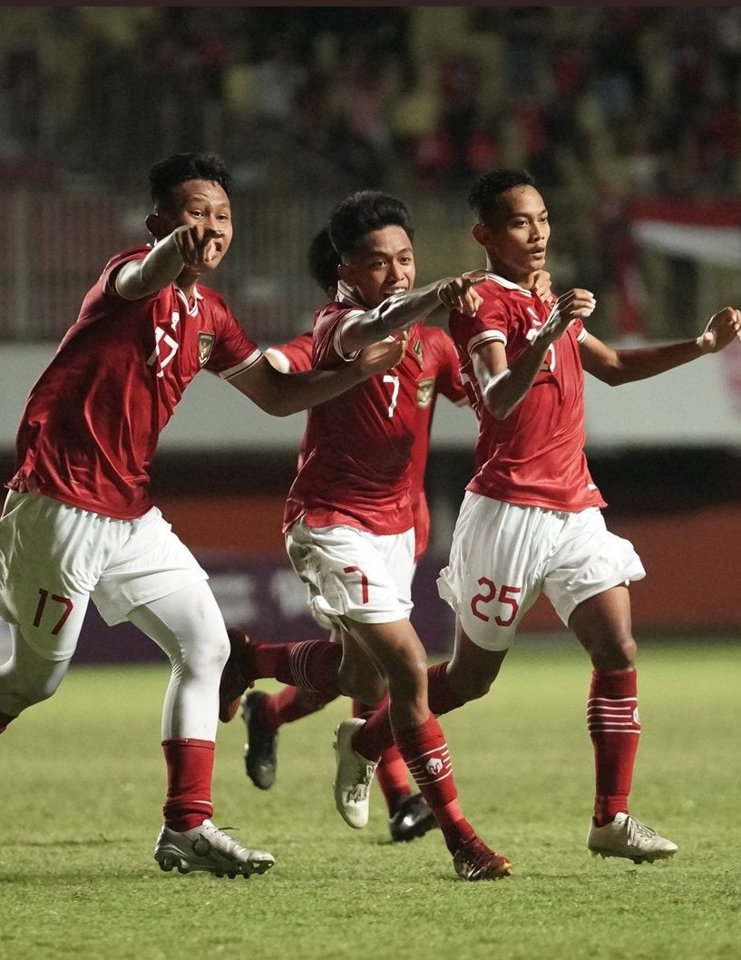 ismails41338840's tweet photo. Haru banget hari ini.. trimaksih atas perjuangannya..

Siapa lawan selanjutnya?? Beritanya hanya disini ya.. 👇
https://t.co/zmY4GUBbsZ

#AffU16 
#TimnasDay 
#Timnasu16 https://t.co/R4hvI7shK9