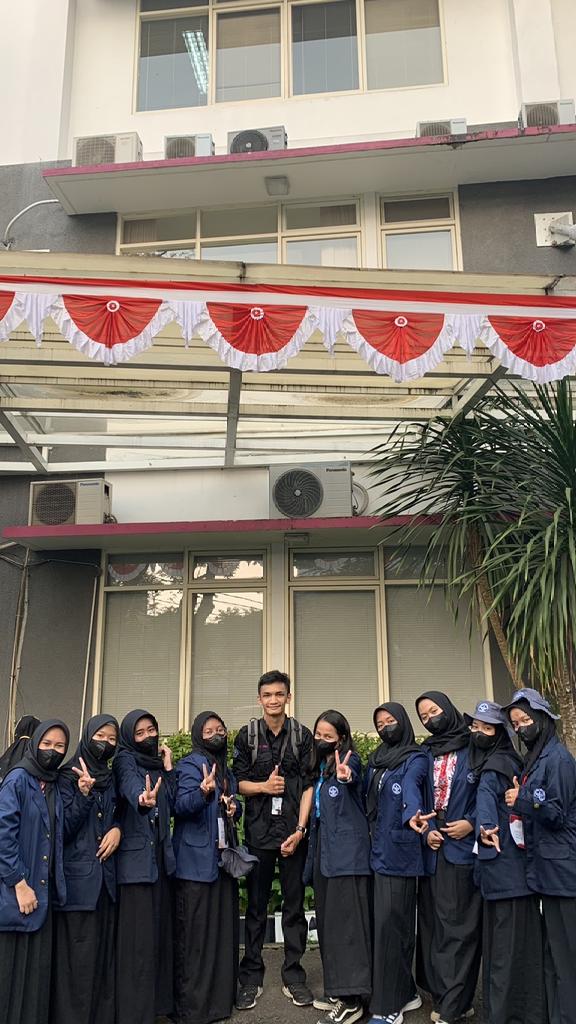 abelbellaww's tweet photo. bersama ciwi-ciwi dan kaka pjps ni, walaupun ga lengkap, tapi soon kita bakal foto bareng sama kaka yang lain yaaww 🙆🏻‍♀️🤩

@mpkmbsv_ipb
#VOKASIIMPACT
#MPKMB59SVIPB
#IPBDIGDAYA
#VOKASIJUARA
#TheGlimpeStoryofGatamalaAgrinawa https://t.co/eLMZenCH04