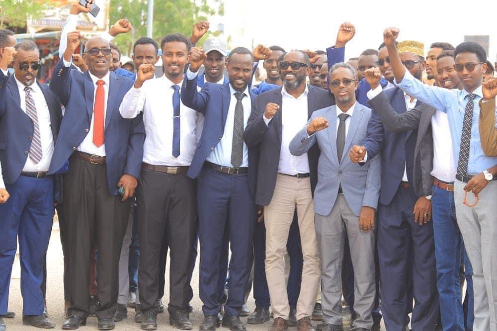 ZakarieAbdalla's tweet photo. Cadaado

The things to be learned from today's election in @CadaadoCity, which need to be written about are: Elected Mayor Farah Dire Warsame received 15 votes, while the contested candidate Jibril Omar Jimale JJ received 8 votes.

The elected deputy Mayor, Shilin Ali, also.. https://t.co/rUdQekpKxk