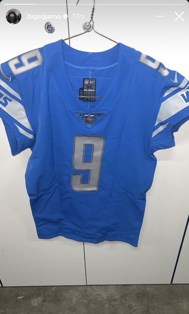 E_Woodyard's tweet photo. #Lions rookie Jameson Williams has officially switched his jersey to No. 9 — Matthew Stafford’s old Detroit number. He was looking for a single digit number and actually reached out to Stafford on his own via text as an act of courtesy, according to a source. Classy move. https://t.co/wzkhJmQRQd