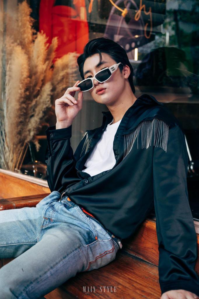 MeanPlanPH's tweet photo. [UPDATE] ⬆️

220810 ~ MEAN X MAIN STYLE: RETRO ✨

Mean tries the Retro Fashion in the new episode of Main Stand's "Main Style". Visit Main Stand Thailand's Youtube Channel for more contents about fashion. 😉

© @.sittyidea

#MeanTro #MeanPhiravich
#MeanPlanPH #MainStyle
~ 🌠 https://t.co/p7PE514qsU