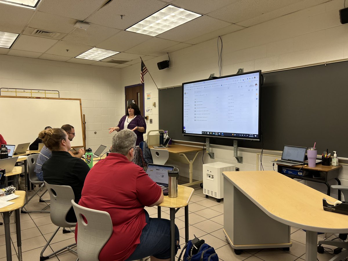 HeischTech's tweet image. Thank you @teachLaroue for sharing your crazy ideas! You might be our resident “lone nut” but you’re never alone! #VBILSS #togetherweROAR @TallwoodLions