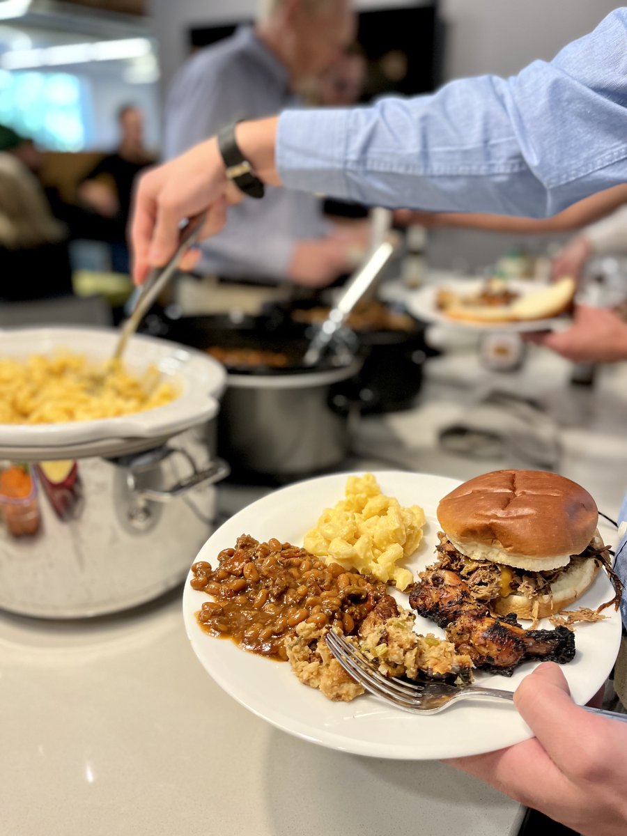 Urban_Works's tweet photo. Yesterday we had a summer BBQ with all the sides you could dream of!🍗 
.
.
.
#UrbanWorksArchitecture #OfficeCulture #PotLuckLunch #TwinCitiesArchitecture https://t.co/Ipuu2wOGsN