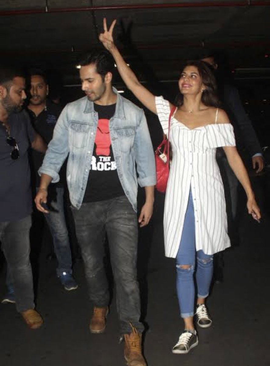 jashaaw's tweet photo. Jacqueline walked so that Varun could run 

#HappyBirthdayJacqueline https://t.co/nW9nsc9n7R
