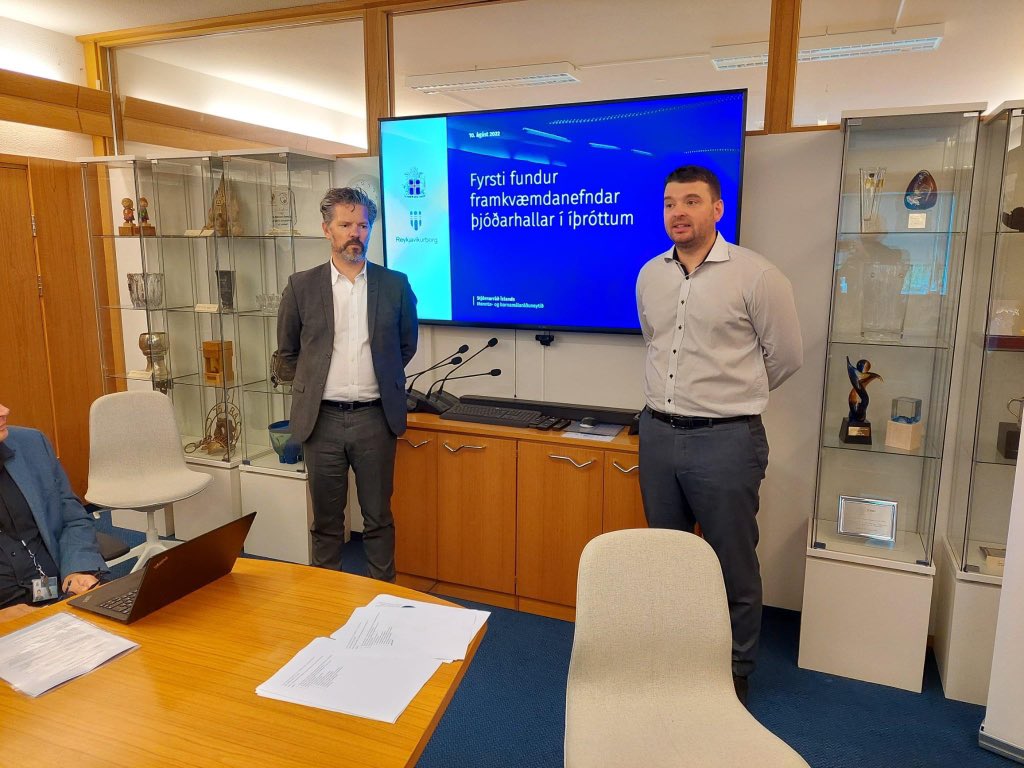 Fyrsta fundi lauk í morgun hjá framkvæmdarnefnd þjóðarhallar í íþróttum. Við ætlum að ljúka verkinu fyrir 2025 👊