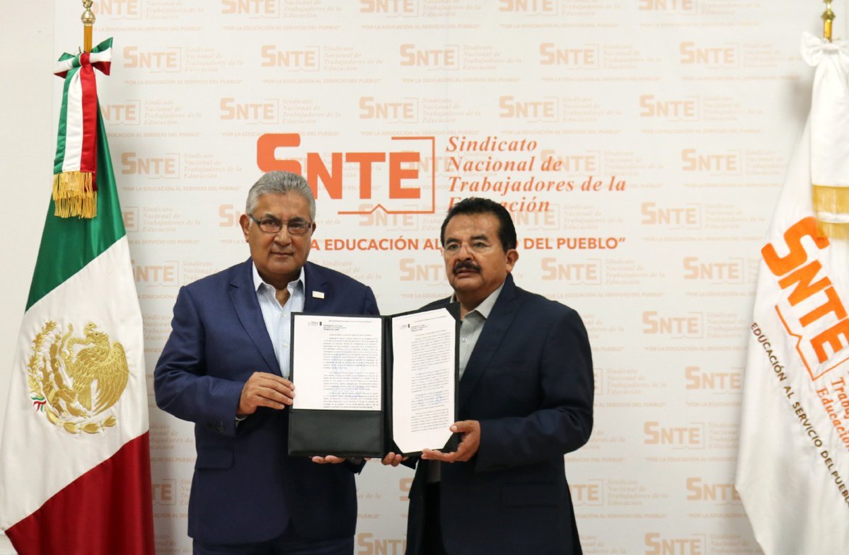 Seccion50SNTE's tweet photo. #TodosSomosUno 🙋‍♀️

Suma #SNTE 📚 21 secciones electas con voto libre 🗳️ reconocidas por @TFCA_mx 💢 Reciben #TomaDeNota 📜 #Sección13 #Sección45 Guanajuato✔️ y #Sección15 Hidalgo✔️ 💢 Su representación legal y legítima 👉Mtro. Alfonso Cepeda Salas

Nota 👉 https://t.co/6a3EoswvfZ https://t.co/WMRR9ECUU4
