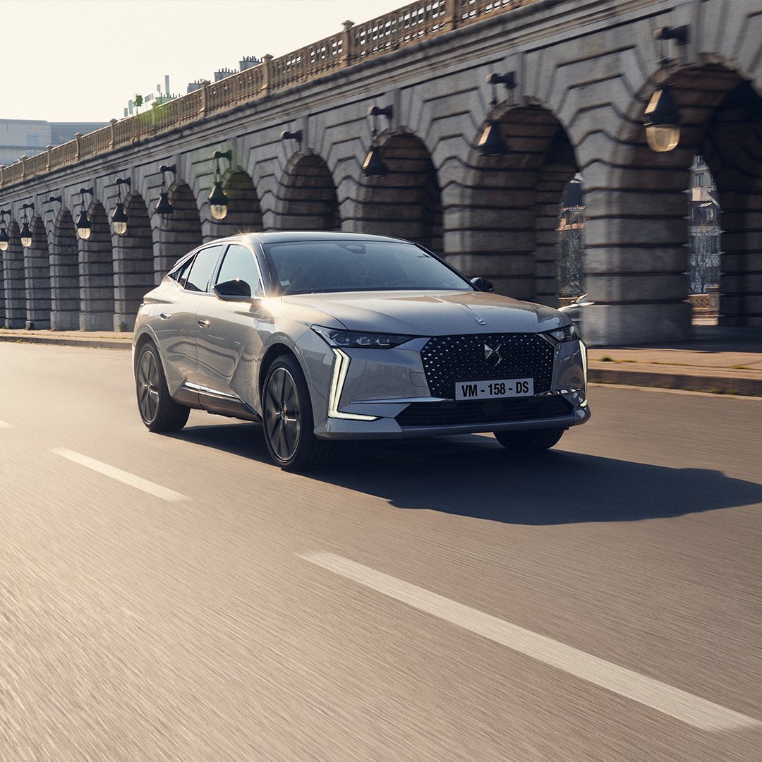 DSStoreMalaga's tweet photo. ¿Te atreves a vivir la experiencia DS? 

#DSAutomobiles #DS9 #Diseño #Tecnologia #DSStore #Malaga https://t.co/MpxS6VSVCg