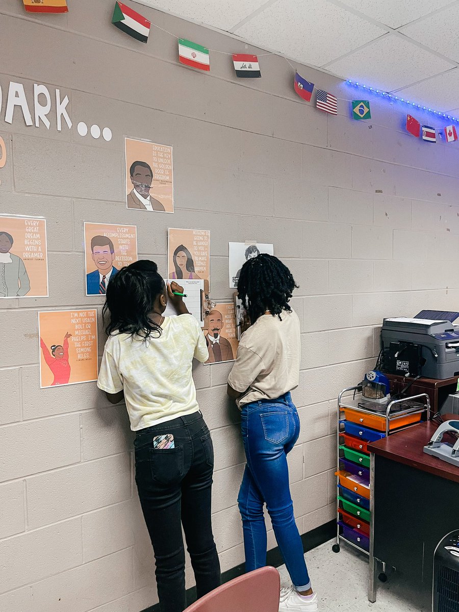 emma_laylay's tweet photo. Students @MinorHighTigers are analyzing quotes from famous figures to understand the importance of studying history. @JEFCOED #MoveTheNeedle https://t.co/Ni8qLFcVuF