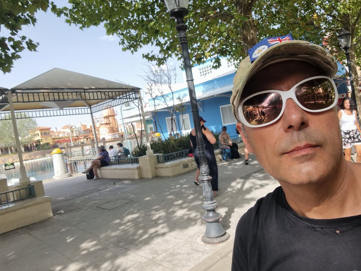 MoyRivera's tweet photo. @ParqueWarner y si, estoy aqui habiendo pagado religiosamente en un servicio y unas expectativas de mis peques que NO HABEIS CUMPLIDO NI POR ASOMO https://t.co/XgTXj6nrYC