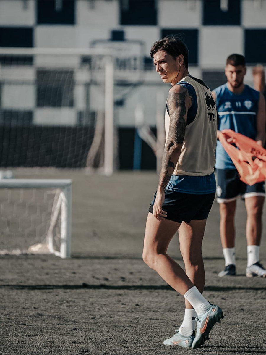 Baselli's tweet image. Como! Grazie per avermi accolto con entusiasmo e rispetto. 

Pronto per questa nuova avventura. Con sudore e determinazione!!

Qui e ora. 💪⚽

#ForzaComo