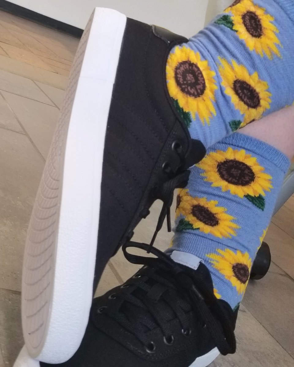 LCCBookstore's tweet photo. On Wednesdays we wear Socksmith. 💅

#noboringsocks #socksmith #collegebookstore #lccbookstore #collegelife #socks https://t.co/PdRjGPhDPB