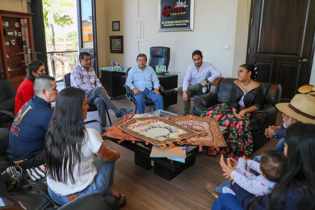 Tuve el gusto de saludar y platicar  con integrantes del comité de la Cabalgata San Jerónimo, sobre esta actividad en donde nos visitan jinetes de diferentes municipios y de otros estados, quienes disfrutan de nuestras tradiciones. 
#CoatepecOrgulloVeracruzano