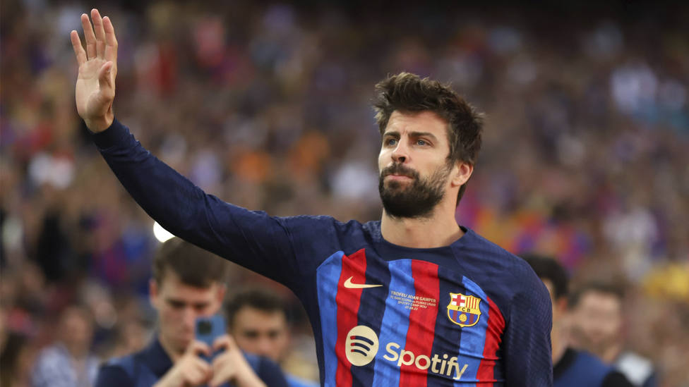 Piqué le ofreció a Laporta jugar sus últimas temporadas en el club “gratis”, el presidente consideró que no era necesario, que con el recorte salarial sería suficiente, pero le dio un gran abrazo y le agradeció su disposición para ayudar al club. PRESIDENTE PIQUÉ. 🔵🔴