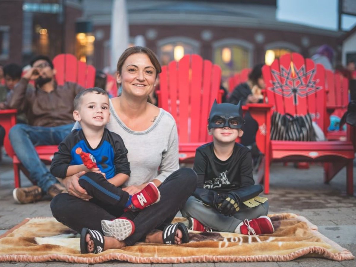 RemingtonBuilds's tweet photo. If you haven't had the opportunity to attend Movies Under the Stars, now's your chance before summer ends! Grab your blankets, lawn chairs & snacks & head to the free outdoor movie screenings at #ChinguacousyPark, Mount #PleasantSquare & #GardenSquare.
📸: @gsqbrampton https://t.co/HmpeiOnieM