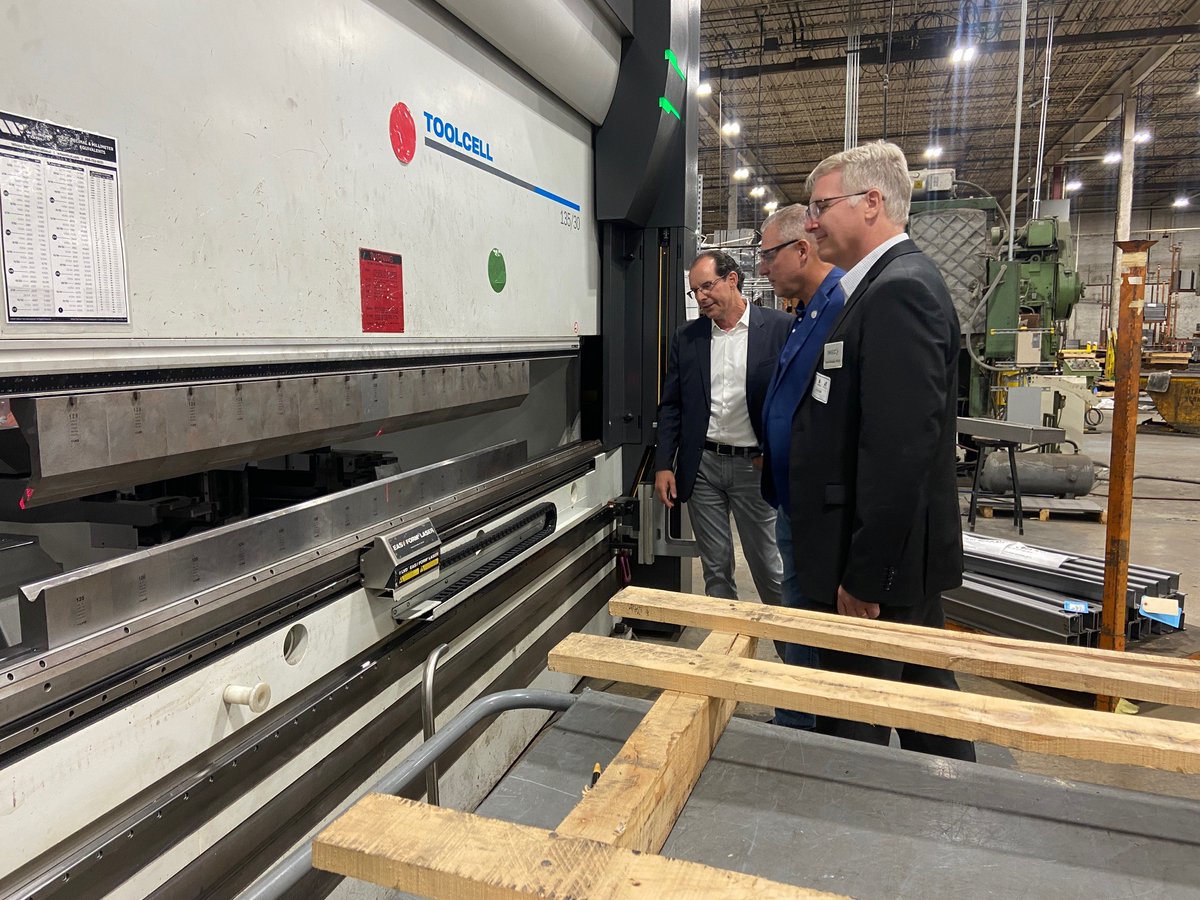 IMECillinois's tweet photo. Another great #manufacturingtour in the books! Thank you RW Hardware, Richards-Wilcox Conveyor and Aurora Storage for hosting IMEC president David Boulay, Representative Keith R. Wheeler, and regional manager Dave Musgrave. And, thank you Rep. Wheeler for your continued support! https://t.co/PEyx6rYAYd