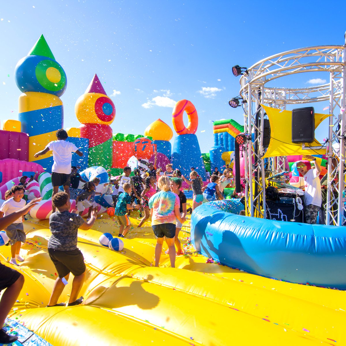 bigbouncecanada's tweet photo. Mid-week blues? 😩

We can help to brighten the middle of your work week, because Big Bounce Canada lands THIS FRIDAY in #Toronto! 🇨🇦 

🎟 Tickets and FAQs here: https://t.co/yBvpUkFg54 https://t.co/tT4mMHfs6u