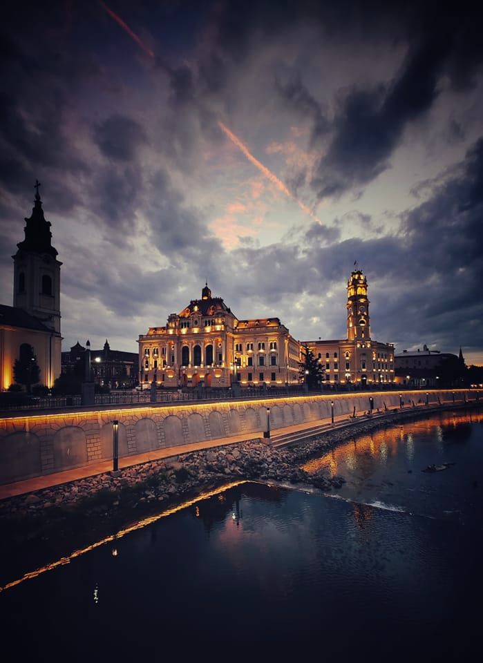 xyzwtf_55's tweet photo. Lights and clouds by night
#photography #photographer #oradeacity🇷🇴 https://t.co/RxsxSd9X2S