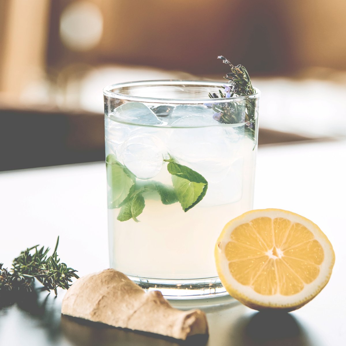 HealYourselfDoc's tweet photo. The perfect drink in summer time.

Recipe for ayurvedic lemonade:
2 slices organic lemon
1 small piece of ginger root
1 stalk of mint
0.5 l medicinal water

Preparation:
Put all ingredients in a glass, infuse for 30 minutes 

#gohealyourself  #summer #lemonade #ayurveda  #mint https://t.co/fXNWNkYgb4