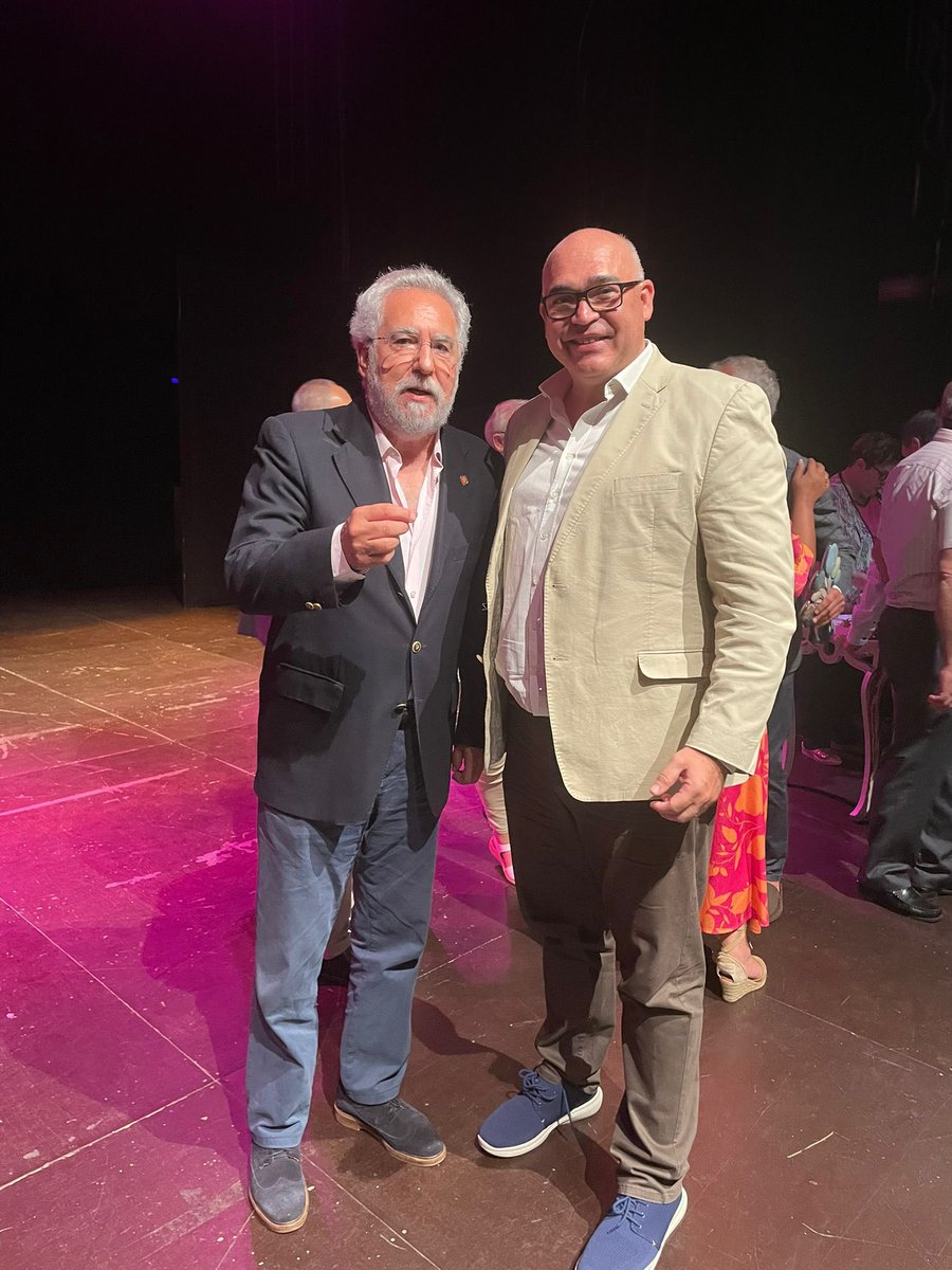 clearchannelES's tweet photo. Entre las personalidades que han asistido a los premios Alecrín se encontraba Miguel Ángel Santalices, Presidente de Parlamento de Galicia, en la foto junto a Jordi Sáez, CEO de Clear Channel España https://t.co/BoiIATBYib