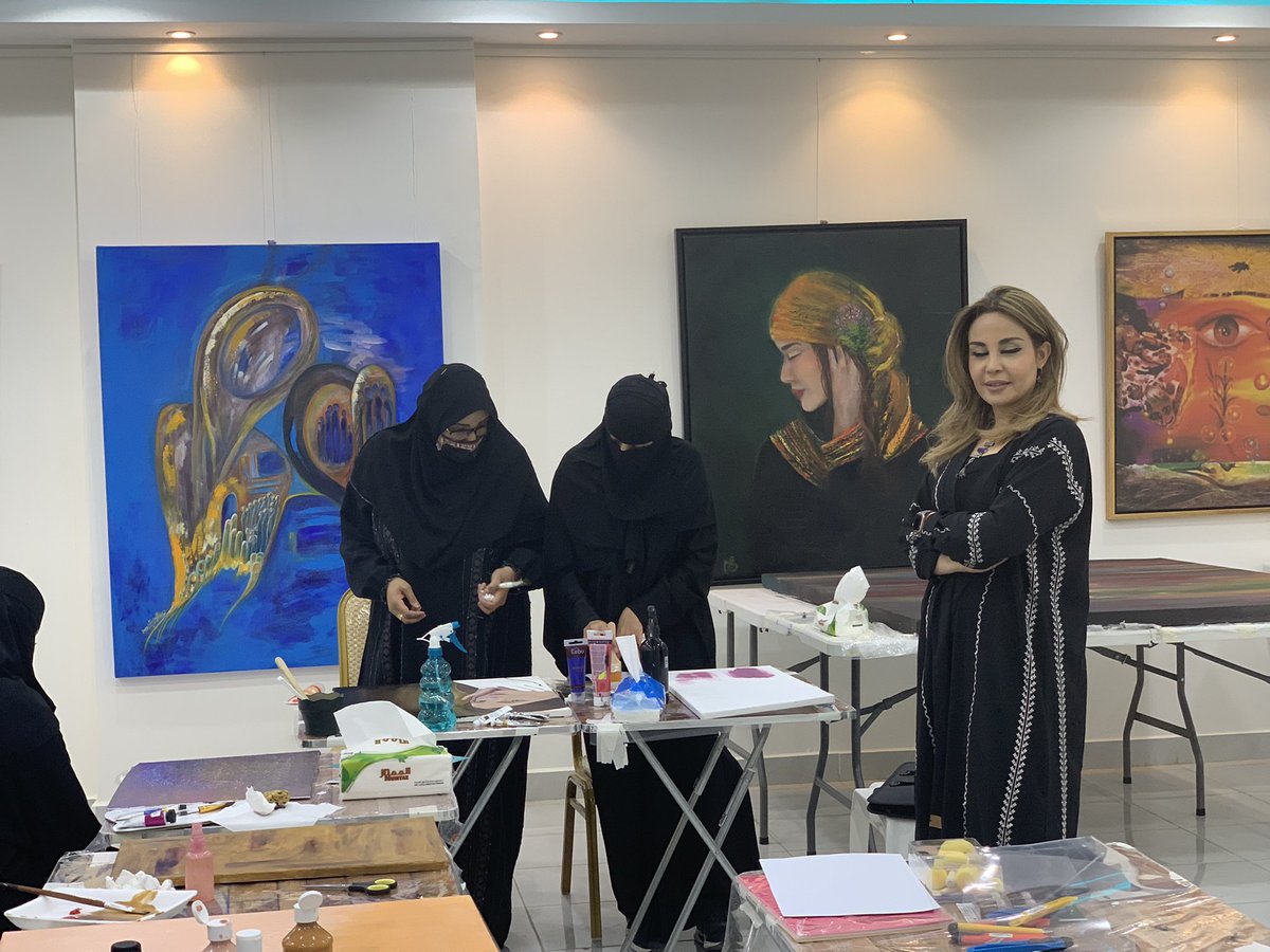 yaganaty's tweet photo. الان في ورشة.. نوع من التناغم ورقة الأداء.. مع د. ميسه بكدش @mysh35131611  في صالة “جسفت” @GSFT_SA للفنون التشكيلية.. https://t.co/0y0gB6JMen