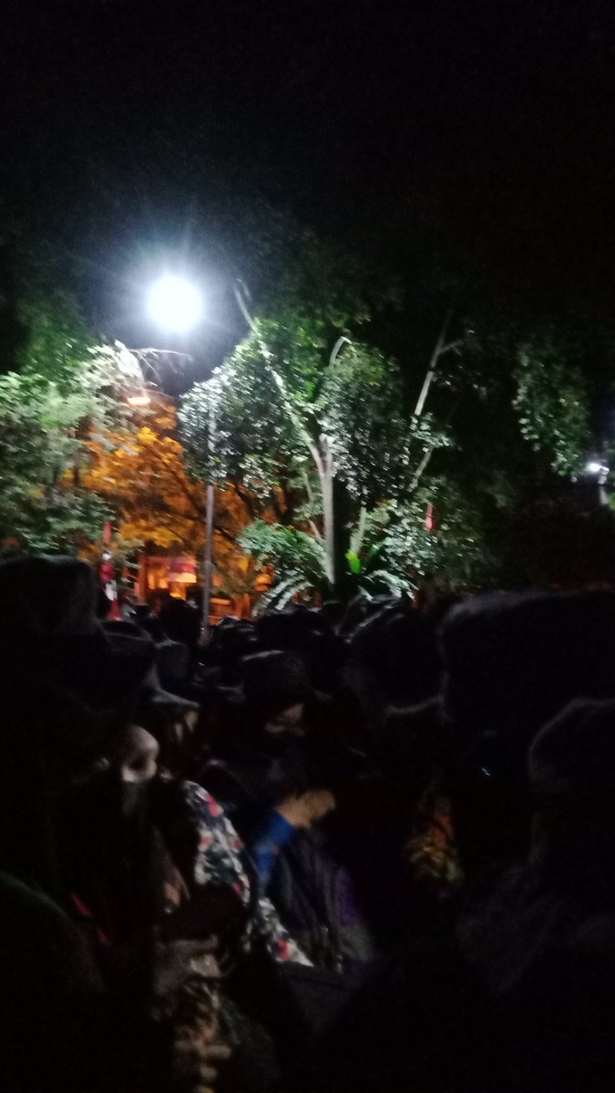 syalmacahyaa's tweet photo. [ MPKMB DAY 2 ]
masi sama kaya day 1 berangkat dari subuhh biar ga telat, dan abis ituu cek SOP teruss kita jalan buat ke tempat acaraa lewatin kandang2 dan tempat2 lain di kampus seruu banget 😍 #VOKASIIMPACT #MPKMB59SVIPB #IPBDIGDAYA #TheGlimpseStoryofGatamalaAgrinawa https://t.co/d6O9EVAylE