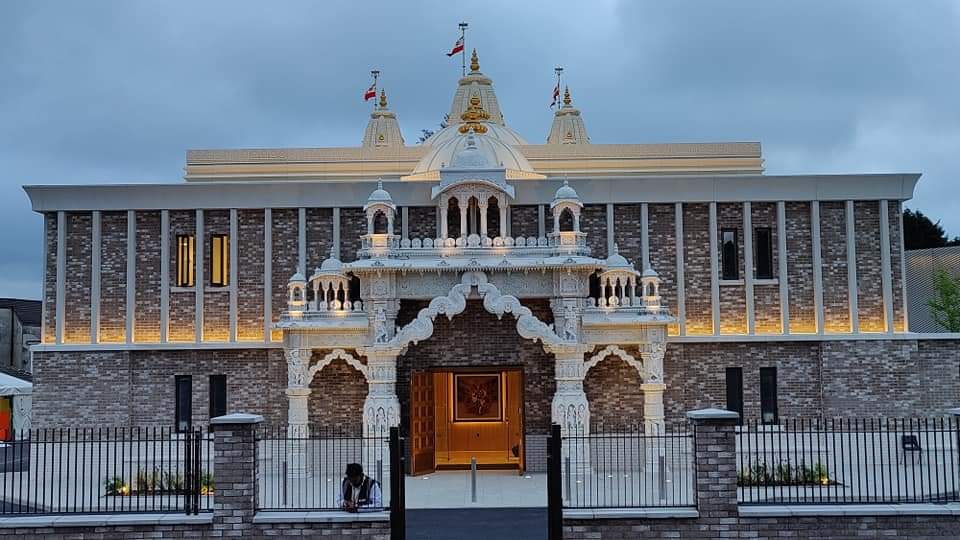 InsightUKNW's tweet photo. After 3 long years and with dedication from thousands of people, a new Swaminarayan Hindu mandir is now open to the public. #BBCBreakfast #bbcmanchester @MCRConservative
It's a proud day for the whole Hindu community in Oldham, Manchester, and all Hindus across the UK. Pls visit https://t.co/8u2sgvmwC6