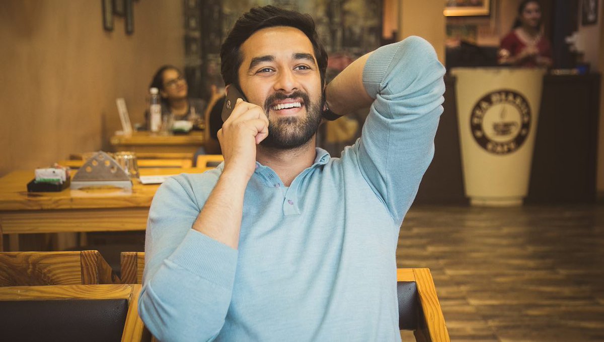 TeamV_Vishal13's tweet photo. 🚨 LIVE ALERT 🚨
#VishalVashishtha, #Saad and #AnushkaKaushik coming LIVE tomorrow on the occasion of Raksha Bandhan. IG - @DiceMediaIndia and timing - 12:30 PM IST!

#Gharwaapsi #GharWaapsiOnHotstar #ShekharDwivedi @DisneyPlusHS @v_vishal13 https://t.co/hem8IP6Dtj