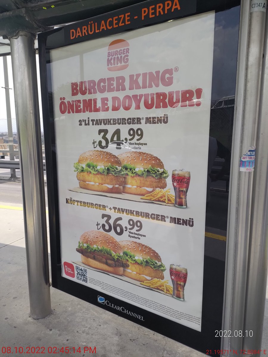 yipekci's tweet photo. @BurgerKingTR billboardda ucuz gösterip müşteriyi getirip farklı fiyat sunmak etik mi? https://t.co/ChViWBh58s