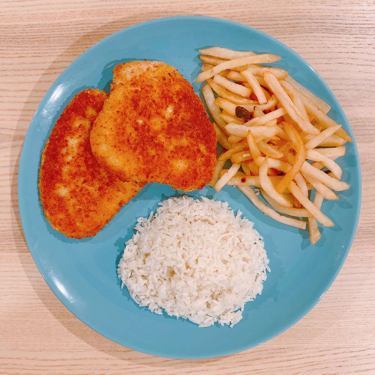 Shoonchy's tweet image. My dish for tonight
Chicken Schnitzel with Rice and Fries 
#LearningChef