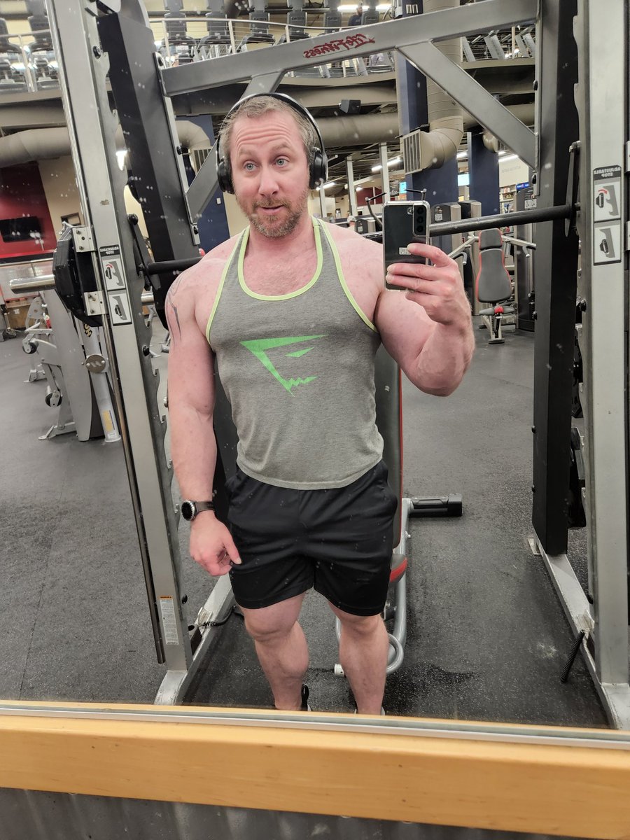 brttmcgbodyfit's tweet photo. I'm back! Is the top too small? I'm less than 5 lbs away from my all-time high weight this morning. Think I'll smash it and finally break 200! #journeyto200lbs #musclemonkey 
Quad Daddy
Muscle Monkey https://t.co/dtKNY8dKXA