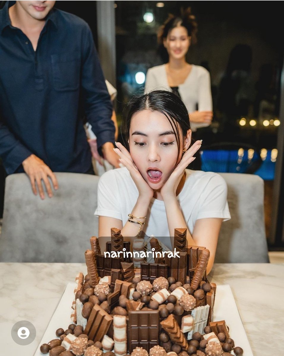 OfR3iIDIAVCenz8's tweet photo. 🎁ของขวัญวันเกิดมุก ไม่ใช่แค่สร้อยข้อมือแต่ให้ไปแล้วทั้งใจ"เราอยู่ตรงนี้แค่หันมาก็เจอ"
🎁ของขวัญวันเกิดเข้ม "แค่มุกอยู่ตรงนี้ก็โอเคแล้วครับ" 
💗หวานกันจนใจละลายแบบนี้ ไปออกเดทที่ฝรั่งเศสกันเถอะนะ ขอร้องงงงง🙈🙈💫✨
#เข้มหัสวีร์ #เข้มมุก
#มุกดานรินทร์รักษ์ https://t.co/UN2FtBn1Hy
