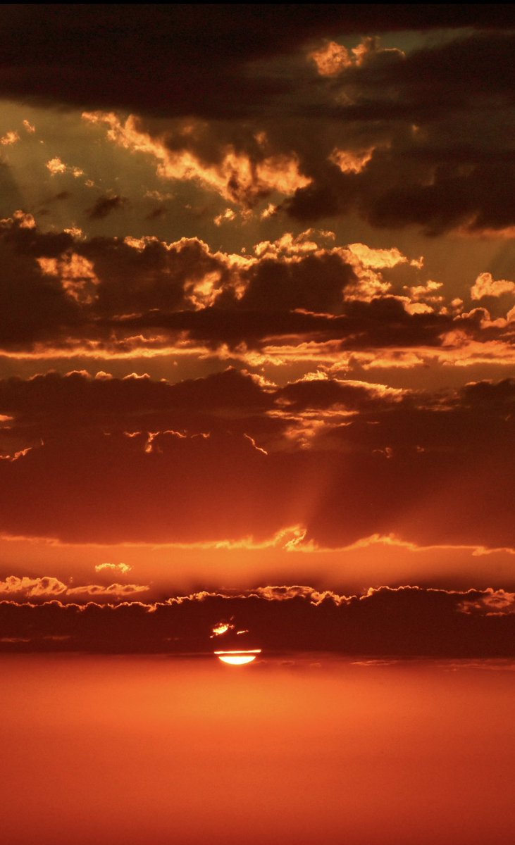 RequetePa's tweet photo. Sol y nubes. Siempre se entienden bien. #solynubes https://t.co/e13gt96xLL