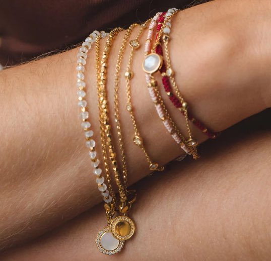 How to stack #bracelets?
Our guide is easy as 1, 2, 3… literally. Take a look on the #ACJournal: bit.ly/3bBHGfp