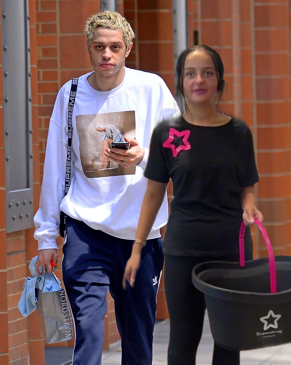 SianThymes's tweet photo. Pete Davidson has been spotted with Ellie from Superdrug https://t.co/lEMK5OgWBy