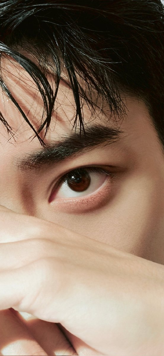 xzTheatreActor's tweet photo. The crazy hypnotizing eyes of xiao zhan https://t.co/lfH0HExaud