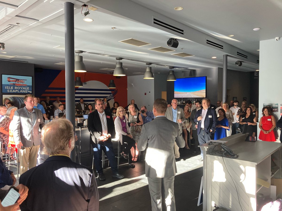 _Greg_Hart's tweet photo. Great event with supporters at @ElmhurstHall last night! One thing is clear - DuPage residents are united behind a #new, #energetic, and #commonsense approach. We can’t let DuPage become mismanaged like Chicago and Springfield. Let’s move #DuPageForward in November! 🇺🇸⏩ https://t.co/ZSzwM7sH2n