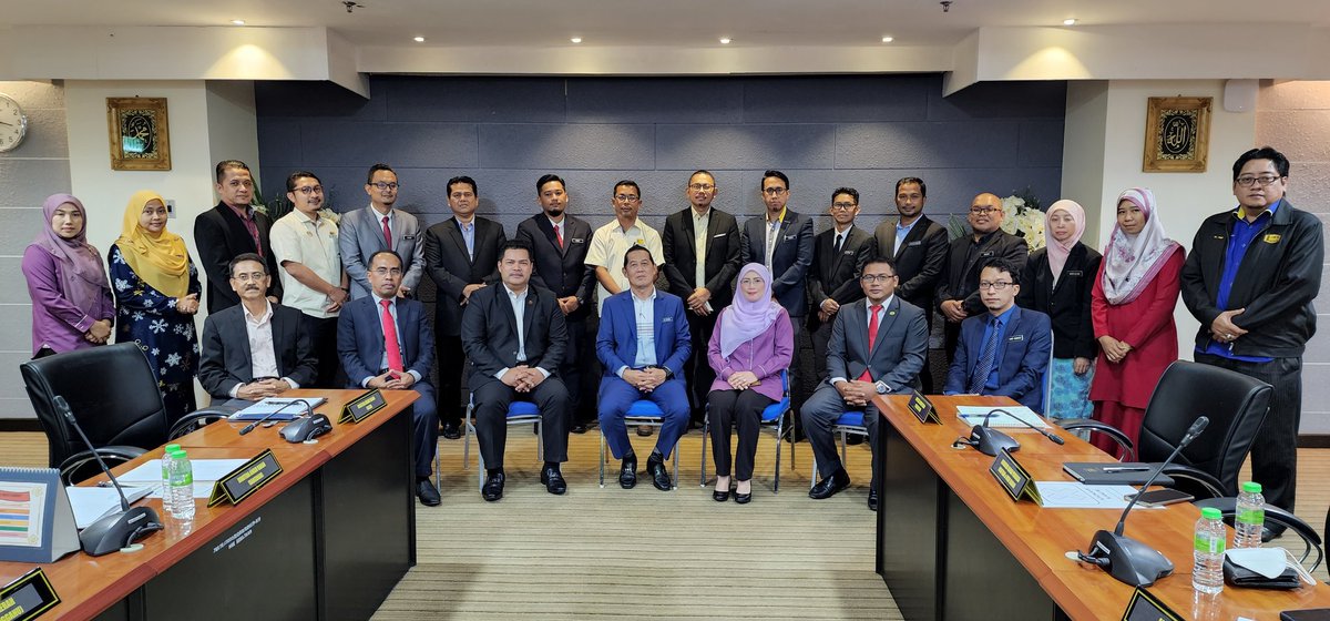 Majlis Pertukaran, Penyerahan Nota Serah Tugas &amp; Penyampaian Cenderahati oleh Tn Pengarah @IrMdridzwan kpd mantan JD <a href="/jkrktganu/">JDKT</a> <a href="/anuarN3/">anuarN</a>, KJMN <a href="/jkr_ckm_ter/">JKR CKM TERENGGANU</a> <a href="/M_Hassan_CKM/">Mohd Hassan</a> &amp; JD <a href="/JKRHuluTrg/">JKR Hulu Terengganu</a> @Alifzjkr yg bertukar.