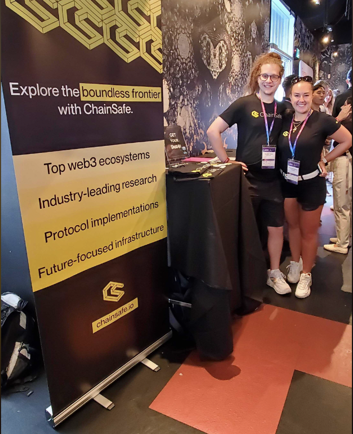 ChainSafeth's tweet image. A winner will be picked on Thursday, August 11 at 12 PM EST. 

The prize pack includes a ChainSafe hoodie, t-shirt, fanny pack, and a water bottle. BONUS ITEM: ChainSafe socks!

P.S: Come find us at our booth on the 2nd floor at @Futurist_conf  #futurist22  #ethtoronto #chainsafe