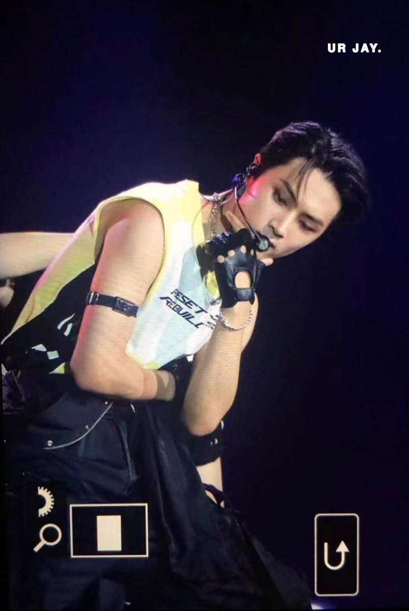 0420MEDIA's tweet photo. EXCUSE ME?? https://t.co/OGVIFcFHSs