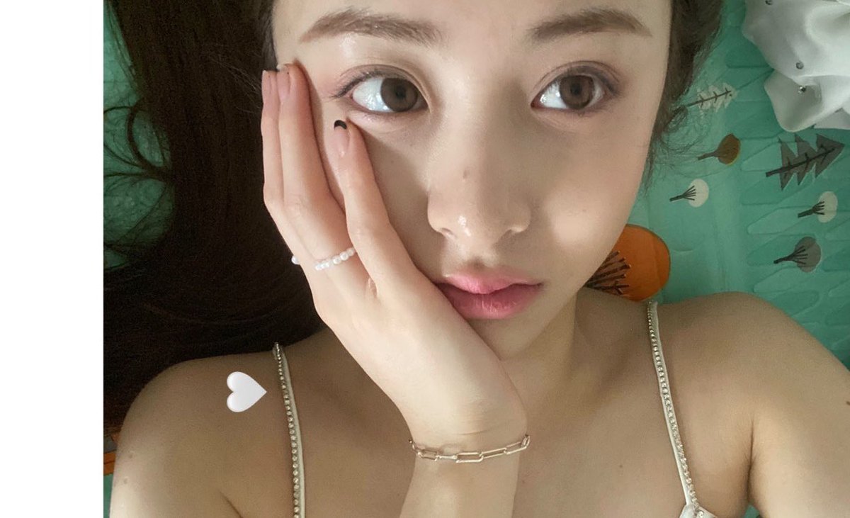 yunjinpics's tweet photo. huh yunjin i love u https://t.co/Gbvea7hWO2