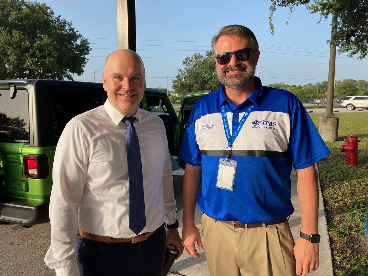The Wildcats are back on campus and ready to start the 2022-2023 school year with their new principal, Mr. Kinsley! Have a great first day!