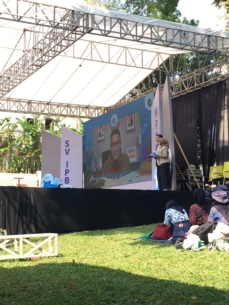 szahraakk1's tweet photo. AAAAAA ADA PAK SANDI JUGAAA 😭😭😭 keynotenya mantep bgtt, singkat padat jelas, bnr bnrr gampang di inget gt!!! 

#VOKASIIMPACT #VOKASIJUARA #MPKMB59SVIPB #IPBDIGDAYA https://t.co/SGHh4of5Uh