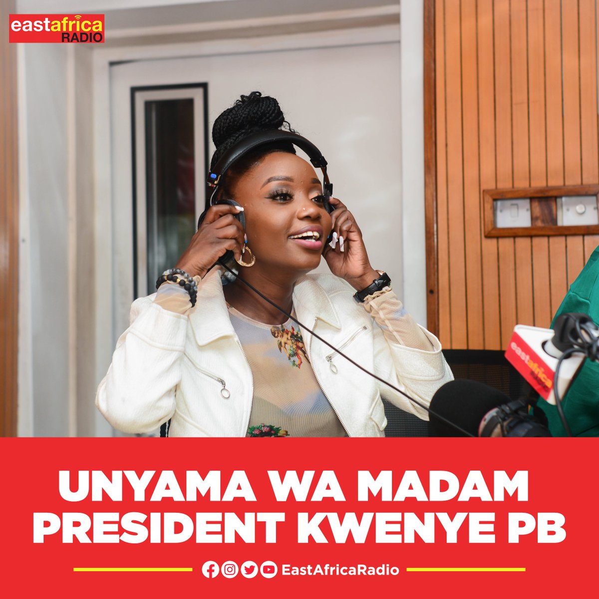 earadiofm's tweet photo. Swaga za Madam President @FridaAmani akiwa na #Mayunga wakiimba live wimbo wao mpya ''Duyuwana'' kwenye #PlanetBongo 

Cc @dullah_planet #LesaSid 

#EastAfricaRadio #TogetherTunawakilisha https://t.co/hesySKvALu