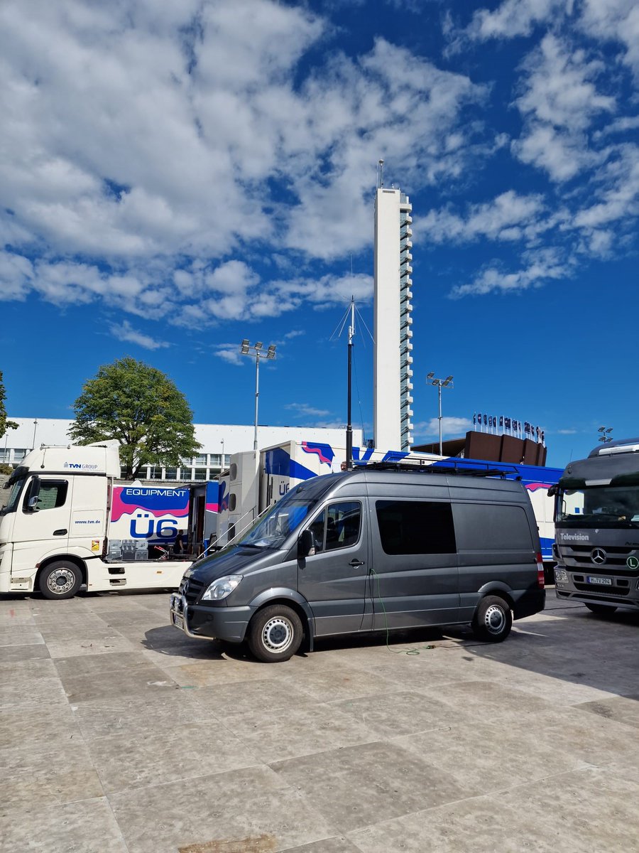 l_suvi's tweet photo. Urheilukansan katseet kohdistuvat tänään Olympiastadionin UEFA #SuperCup'iin Real Madrid vs. Eintracht Frankfurt⚽️🙌
@TraficomFinland olemme mahdollistaneet toimivat #taajuudet ohjelmantuotannolle &amp; järjestäjille ja asiantuntijamme varmistavat myös pelipaikalla häiriöttömyyttä👍 https://t.co/Q2S2xXrxiR
