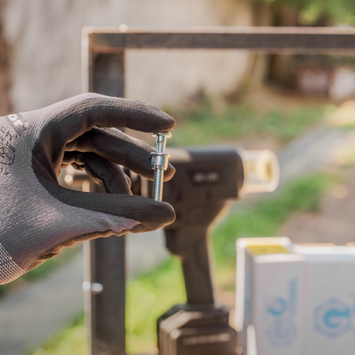 GmbhGoebel's tweet photo. The GO-LB1 is part of our #18V #cordless battery tool line for setting lock #bolts. This tool easily sets the classic 6-groove lock bolt or our patented full #stainless #steel #lockbolt - the G-GRIP. If you are interested our sales team is looking forward to get in touch with you https://t.co/UGvYT7dvzp