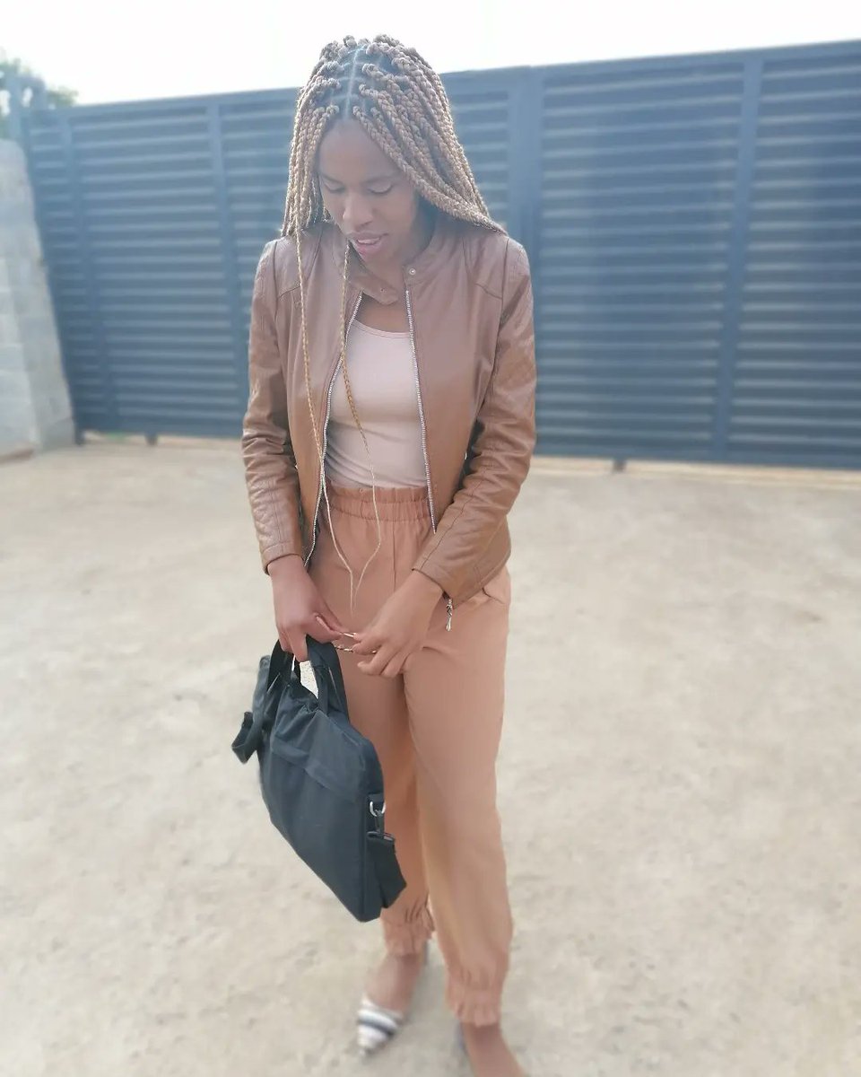 Ziiing_Lady's tweet photo. She got that
Next level
Never Settle
Secure the Bag,
Kind of vibe

#WCW🥰
#twentyfineloading♋️
#Mama_WoMqhele👑 https://t.co/1dVQZKSGd3