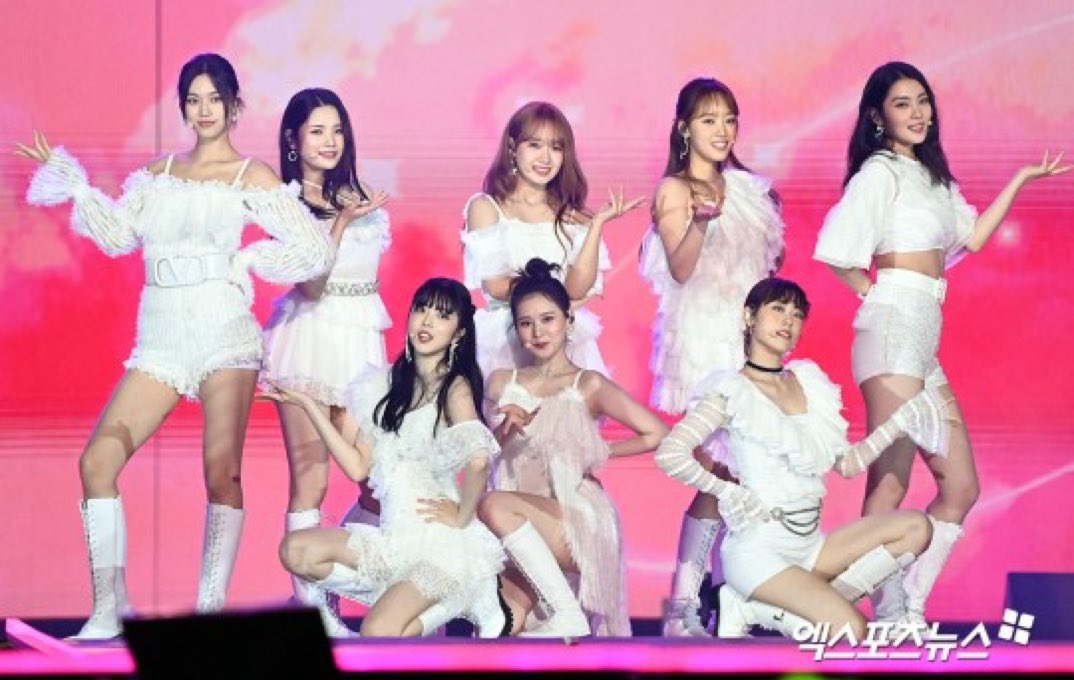 stanastro1602's tweet image. WEKI MEKI IN ALL WHITE!!!! THESE GIRLS LOOK GORGEOUS!! 🔥💛❤️

#위키미키 #WEKIMEKI #수연 #엘리 #최유정 #김도연 #세이 #루아 #리나 #루시