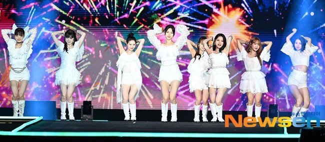 stanastro1602's tweet image. WEKI MEKI IN ALL WHITE!!!! THESE GIRLS LOOK GORGEOUS!! 🔥💛❤️

#위키미키 #WEKIMEKI #수연 #엘리 #최유정 #김도연 #세이 #루아 #리나 #루시