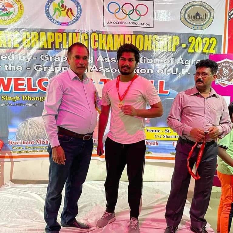 jibraan_uddin's tweet photo. Many Congratulations to Mohammed Paras of Aligarh Muslim University for winning a Gold Medal in the Grappling Wrestling Competition held in Agra.

He is now selected for the national-level Grappling Wrestling Championship. 

@AMUofficialPRO 
@alig_waris https://t.co/7pllXGJ2y2